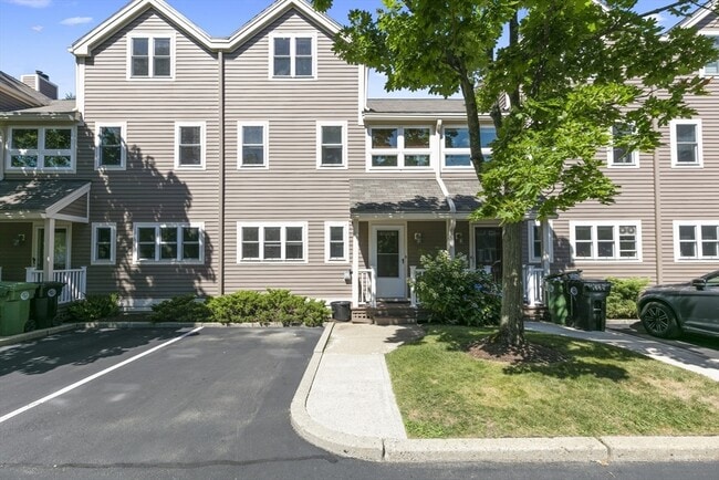 Foto del edificio - 8 Locust Ln