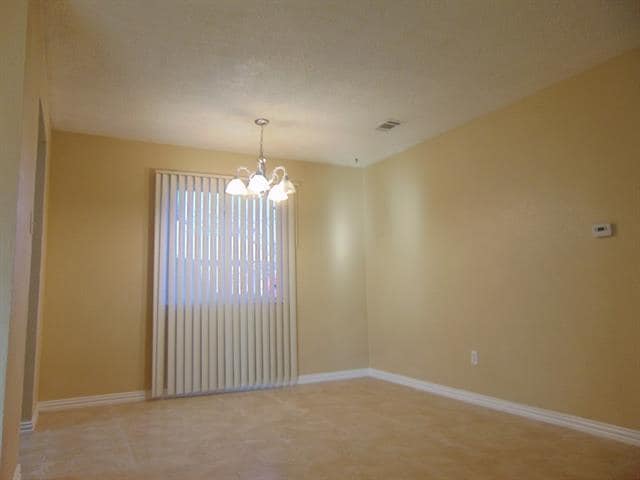 Building Photo - 2114 E Park Row Dr