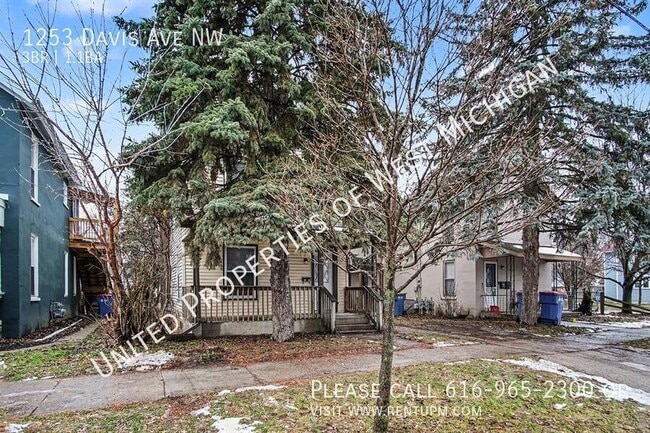 Building Photo - 1253 Davis Ave NW