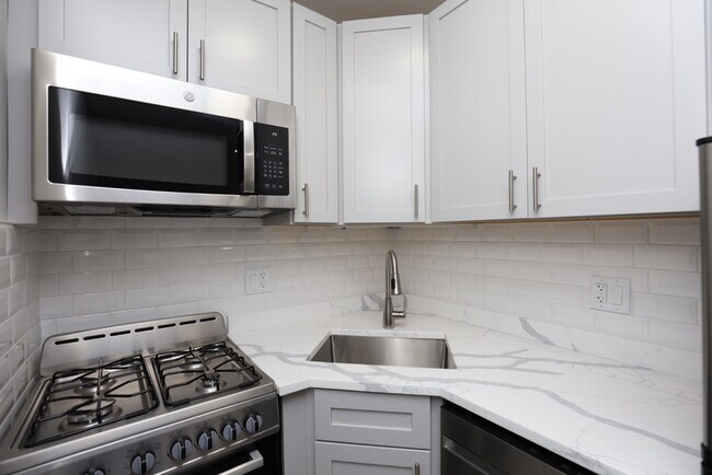 Foto del edificio - 545 W Belmont Ave