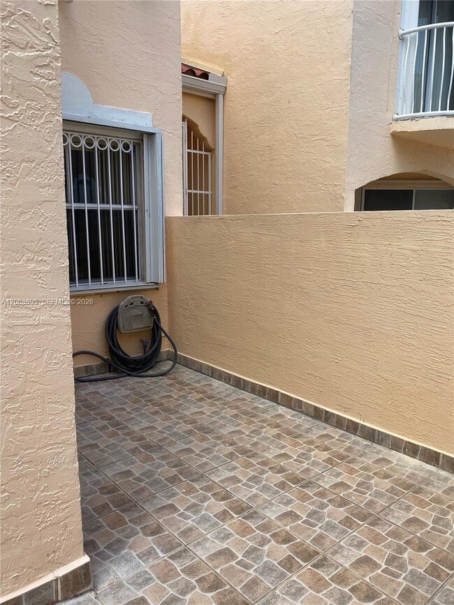 Foto del edificio - 8590 NW 3rd Ln