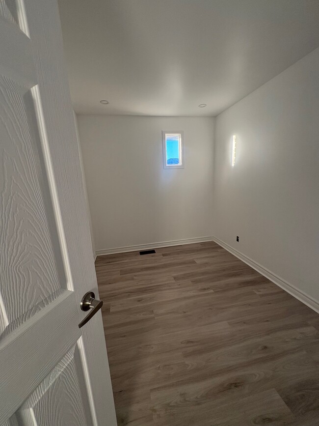 Building Photo - 10 Hamilton St