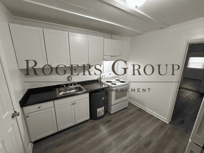 Building Photo - #450 - 914-916 Water St Duplex