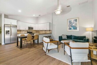 Building Photo - 1120 Hyacinth Pl