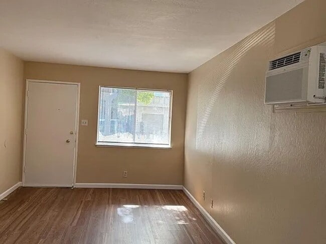 Building Photo - 1613 G St