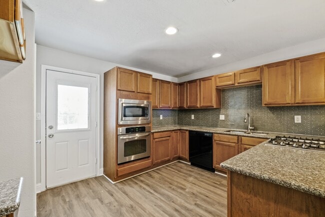 Building Photo - 5251 Pomander Rd