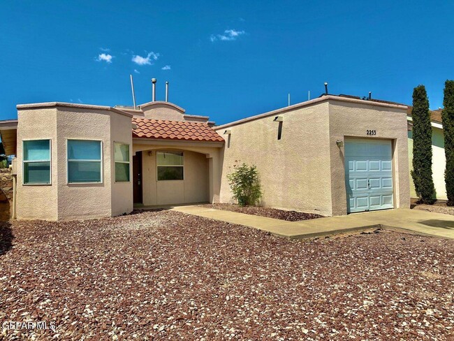 Building Photo - 2253 Tierra De Oro Way