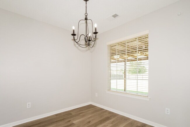 Foto del edificio - 2401 N Forest Hill Irene Rd