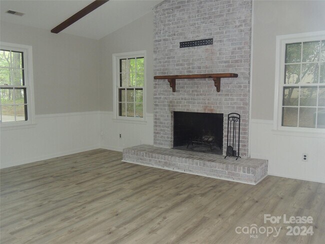 Building Photo - 8700 Houston Ridge Rd