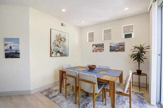 Foto del edificio - 11337 Carmel Creek Rd