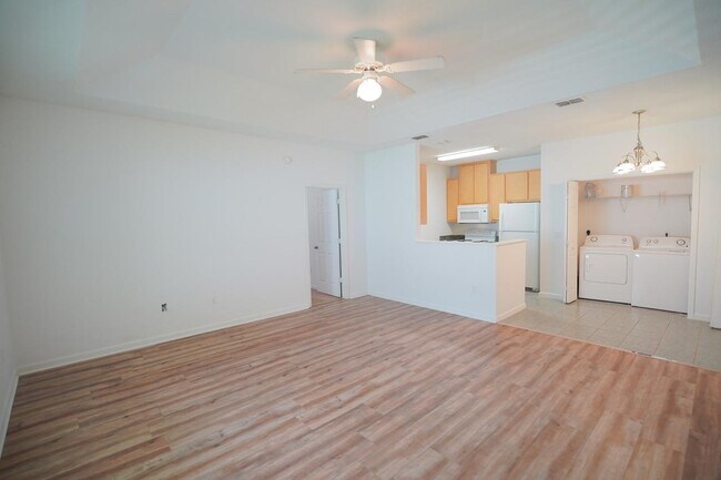 Foto del edificio - 1680 Corey Wood Cir