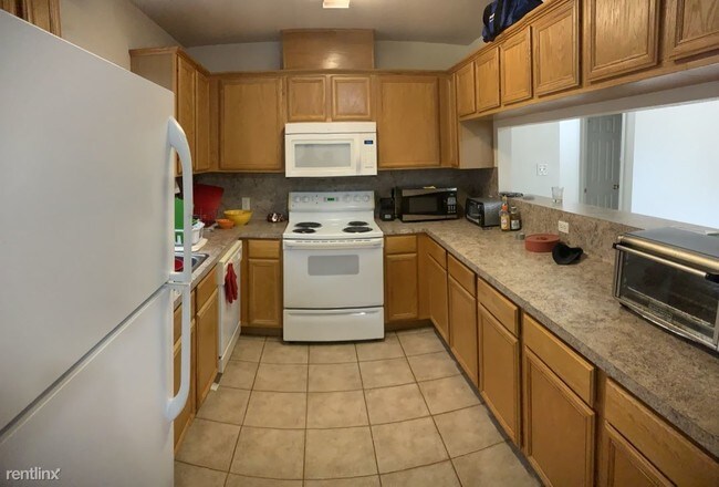 Building Photo - 3 br, 2 bath Duplex - 2026 Legacy Ln