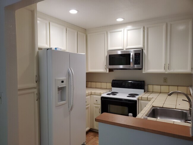 Building Photo - 2508 La Terrace Cir