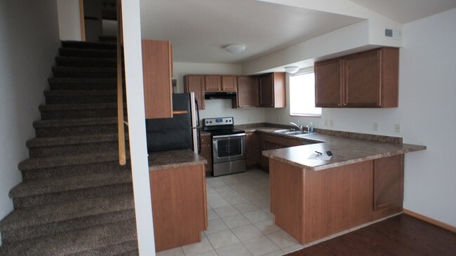 Building Photo - 824 Songbird Ln
