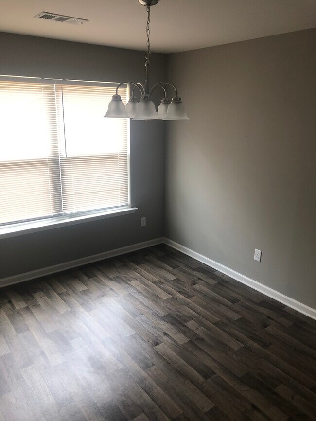 Foto del edificio - 16100 Stone Ridge Pkwy