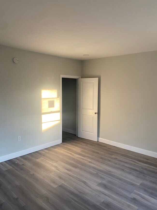 Closest - 808 S 49th St