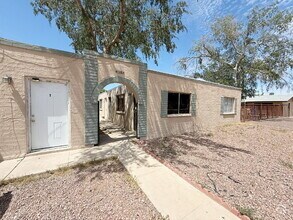 Building Photo - 5918 W Alice Ave