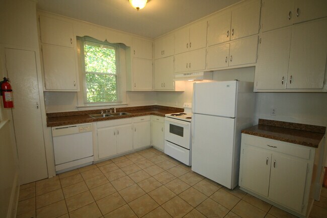Foto del edificio - 1306 W Chapel Hill St
