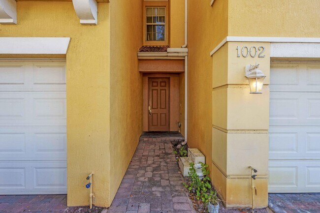 Foto del edificio - 1002 Pipers Cay Dr