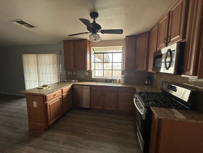 Foto del edificio - Horse Property in Golden Hills