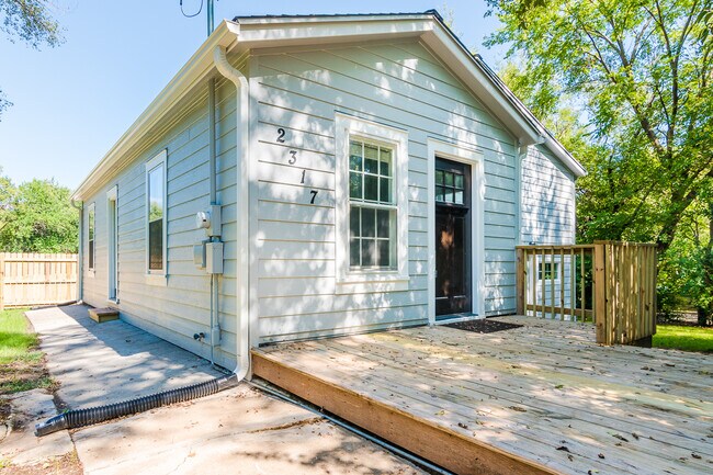 Building Photo - 2317 Kanza Pl