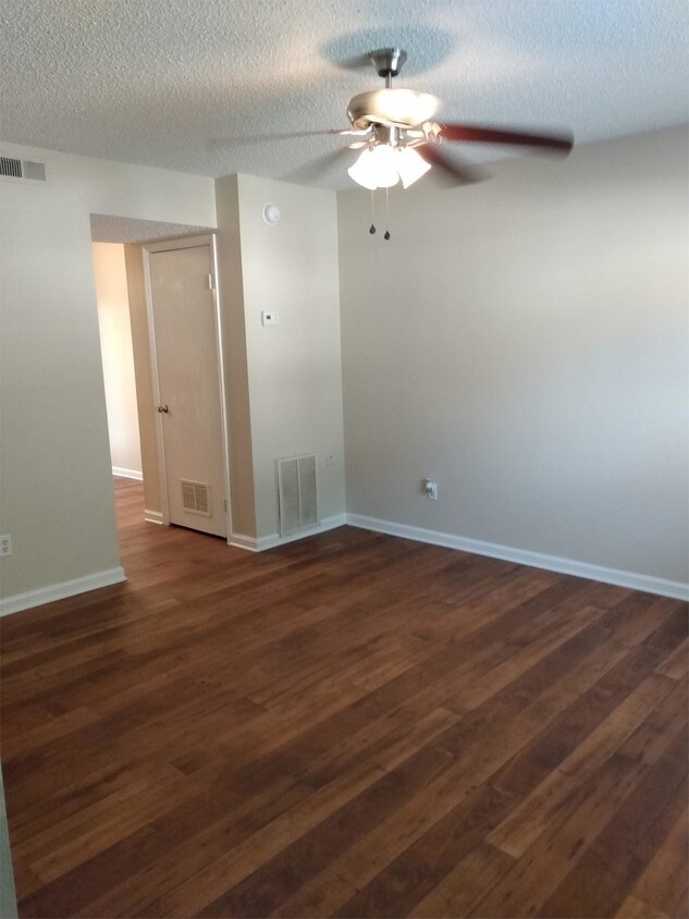 303 Roberts Ave Unit RB, Rainbow City, AL 35906 Apartment for Rent in Rainbow City, AL