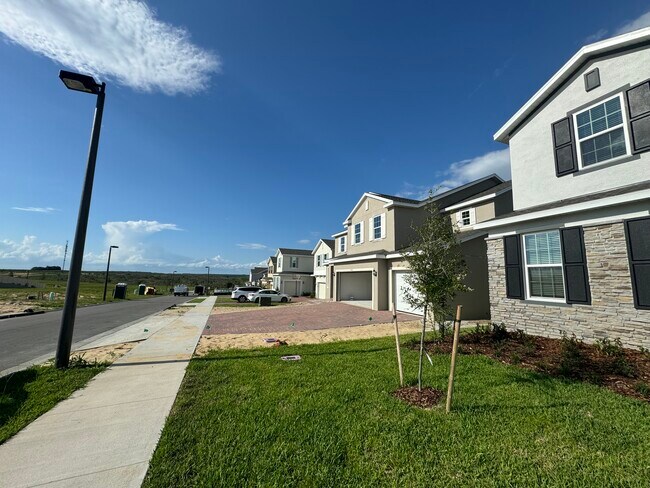 Building Photo - 8022 Syracuse Dr