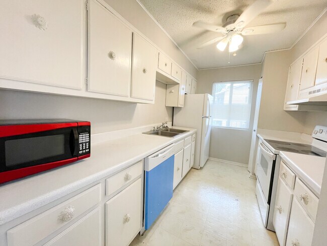 Foto del edificio - 1208 Bush River Rd