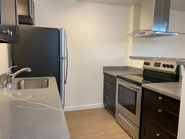 Updated 2bed/1bath Apartment in Redmond! - Updated 2bed/1bath Apartment in Redmond!