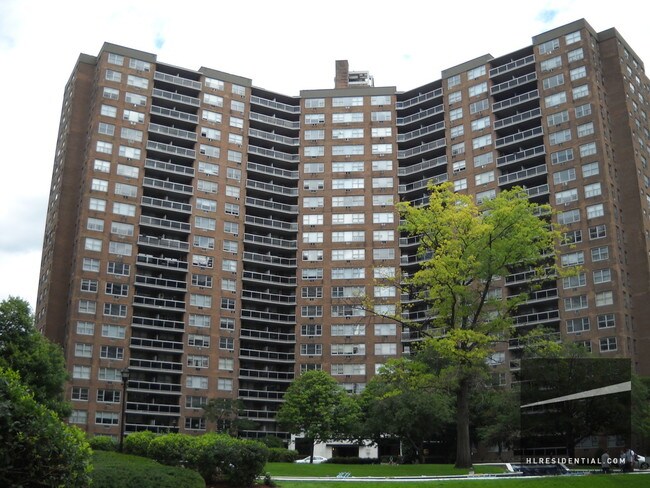 Building Photo - 10460 Queens Blvd