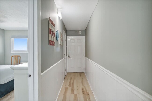 Building Photo - 8743 Thomas Dr