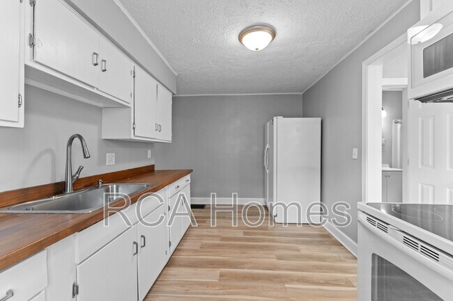Foto del edificio - 369 S Grand Ave