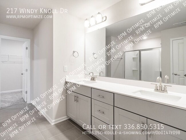 Foto del edificio - 217 Windy Knl Dr