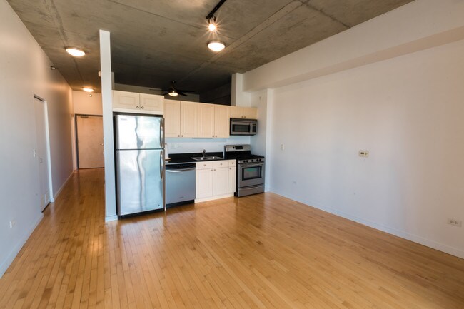 Living/Dining - 1620 S Michigan