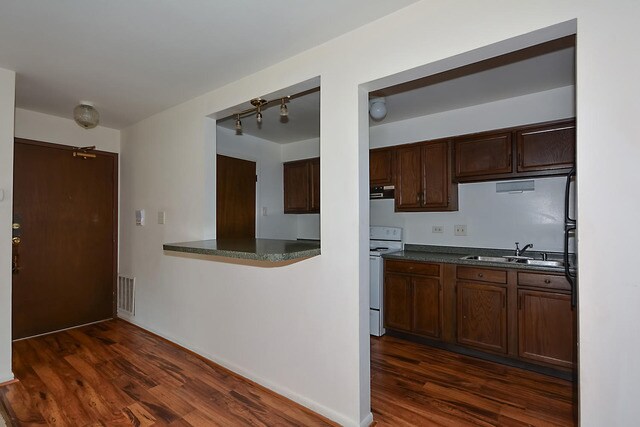 Foto del edificio - 705 W Central Rd