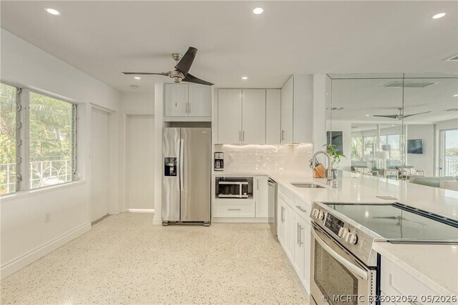 Foto del edificio - 2717 Yacht Club Blvd