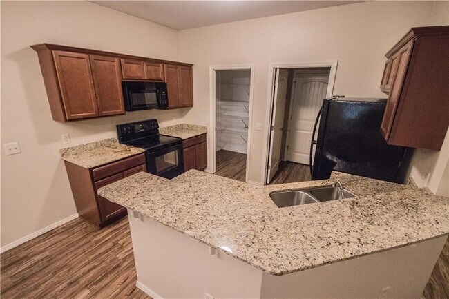 Foto del edificio - 1242 Marigold Rd