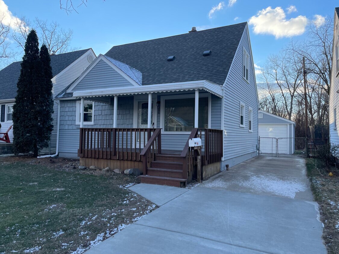 Primary Photo - 386 Cleveland St