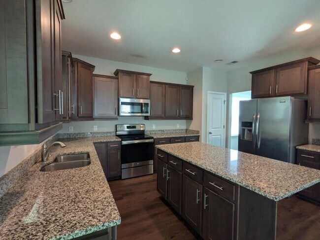 Building Photo - AVAILABLE NOW- 4BR/3.5BA IN COLONY NORTH