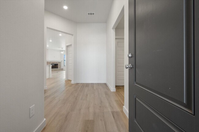 Foto del edificio - Brand New Construction in Viridian with a FIREPLACE!