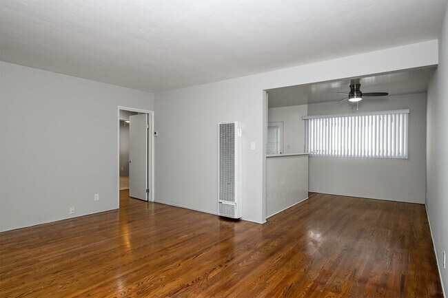 Interior Photo - how320