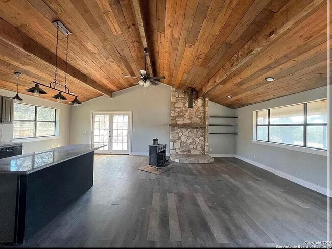 Building Photo - 406 Oak Country