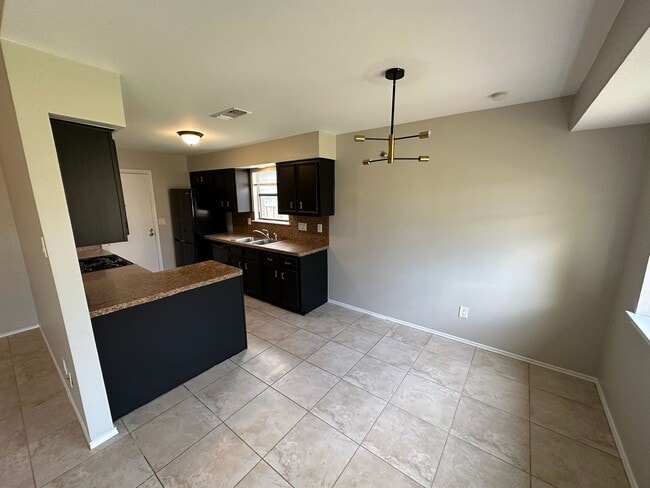 Building Photo - 12101 Scissortail Dr