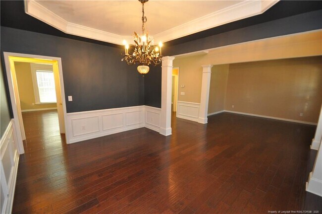 Foto del edificio - 300 Sutton Glen Dr