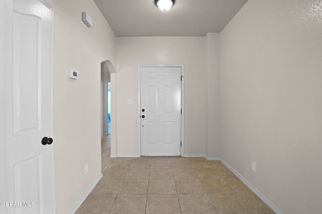 Building Photo - 6732 Crucero Del Sol Dr