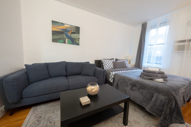 Building Photo - 1422 2nd Ave