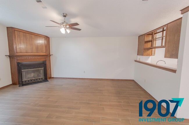 Building Photo - 2102 Briarcliff Dr