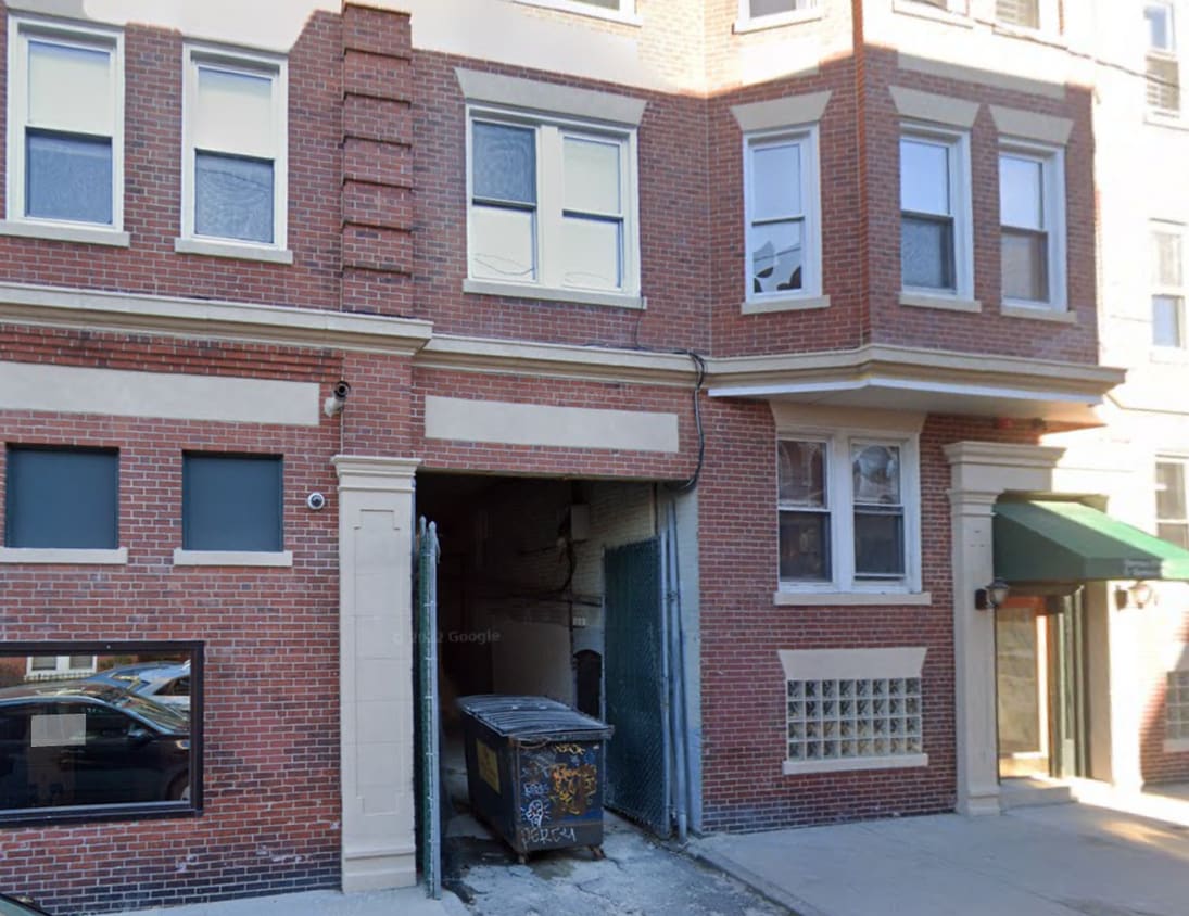 Primary Photo - 6 Barrows St