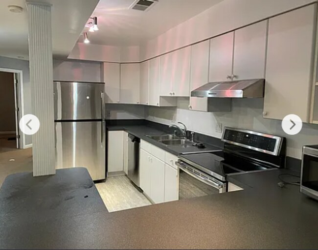 Foto del edificio - Spacious Adams Morgan Gem with Gas Fire Place