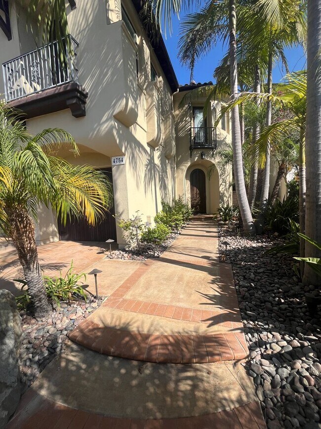 Building Photo - Elegant 5-Bedroom Carmel Valley Home with ...